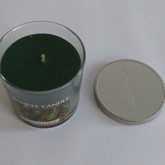 Yankee Candle Balsam & Cedar 7 oz - Picture 2 of 4